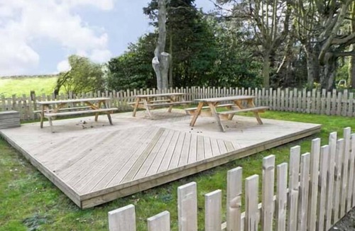 Scarborough Cottage | NO. 2 LOW HALL COTTAGES, pet friendly, with a garden in Scalby