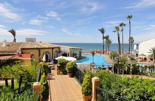 Marbella Apartment | ON THE BEACH - SEA VIEW - 4 pools (1 INDOOR) -WIFI