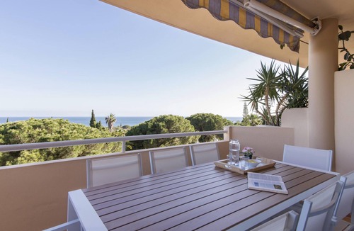 Urbanizacion Pinos Verdes Apartment | Renovated apartment with sea views close to the beach, restaurants and shops