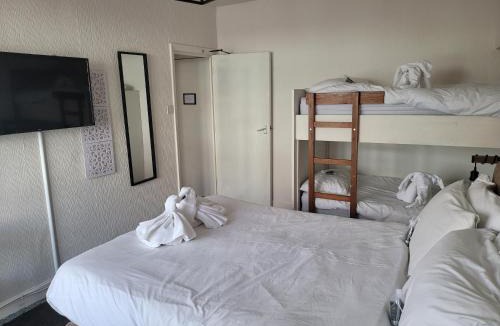 Scarborough Apartment | Sea View flat 4 fast WIFI & FREE parking