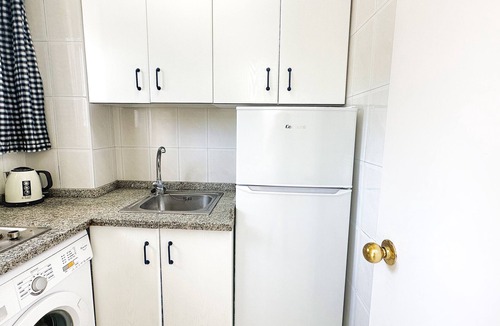 Golden Mile Apartment | Skol 131 - Studio at Skol Building in Marbella centre with sea views.