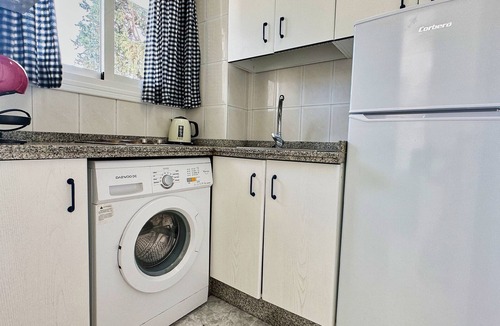 Golden Mile Apartment | Skol 131 - Studio at Skol Building in Marbella centre with sea views.