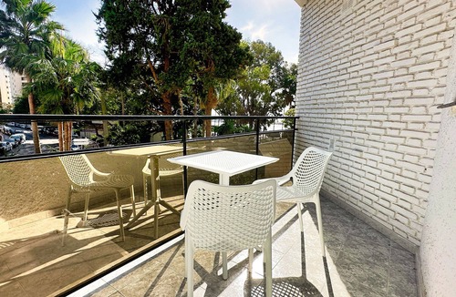 Golden Mile Apartment | Skol 131 - Studio at Skol Building in Marbella centre with sea views.