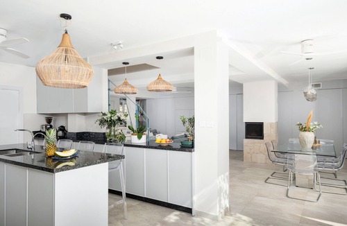Urbanizacion el Rosario Villa | Spacious Family - Friendly Villa | 5 min from the beach