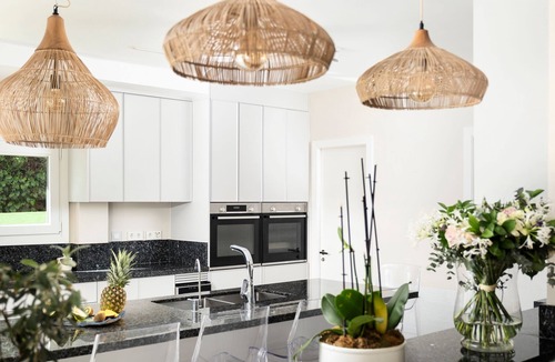 Urbanizacion el Rosario Villa | Spacious Family - Friendly Villa | 5 min from the beach