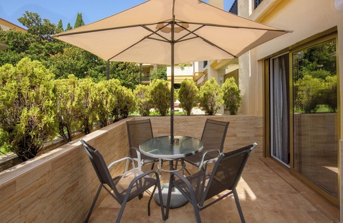 Nikki Beach Apartment | Studio Apartment 'Romana Playa 203' with Pool, Private Terrace & Wi-Fi