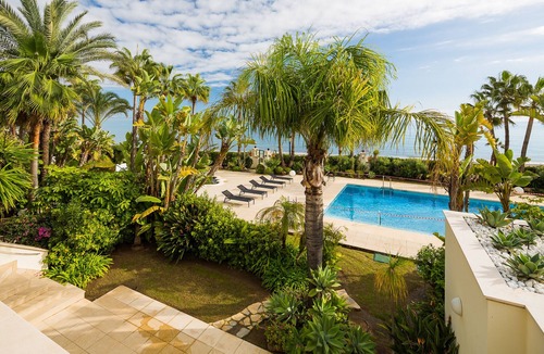 Golden Mile Apartment | Stunning beachfront duplex - Oasis de Banùs