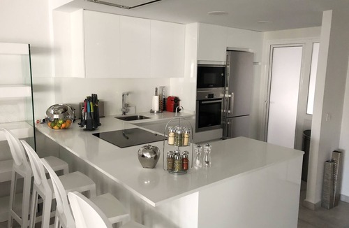 Marbella Apartment | Stylish 2 Bedroom Luxury Apartment in Naranjos Puerto Banus