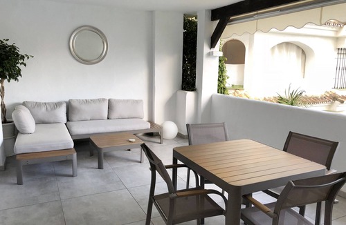 Marbella Apartment | Stylish 2 Bedroom Luxury Apartment in Naranjos Puerto Banus