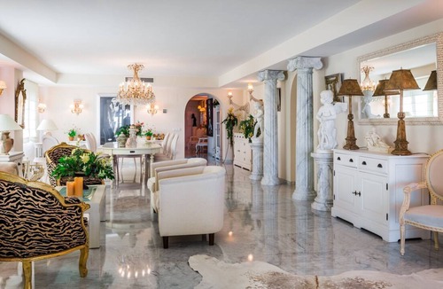 Puerto Banus Apartment | Superb Luxurious Apartment in Playa Del Duque, Puerto Banus