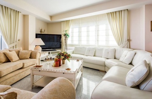 Puerto Banus Apartment | Superb Luxurious Apartment in Playa Del Duque, Puerto Banus