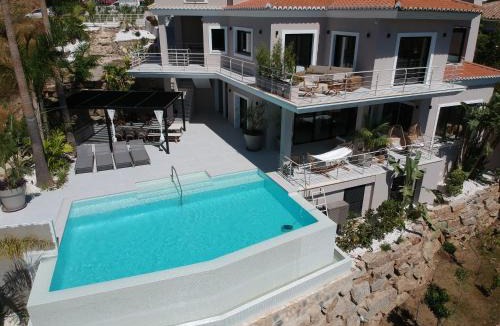 Marbella Villa | ULTIMATE LUXURY DREAM VILLA with 7 BEDROOMS, GYM, SPA and INFINITY POOL