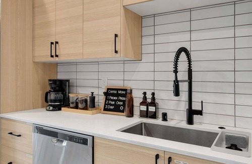 Judkins Park House | Upscale 2BR Mt. Rainier Rooftop Stadium Nearby
