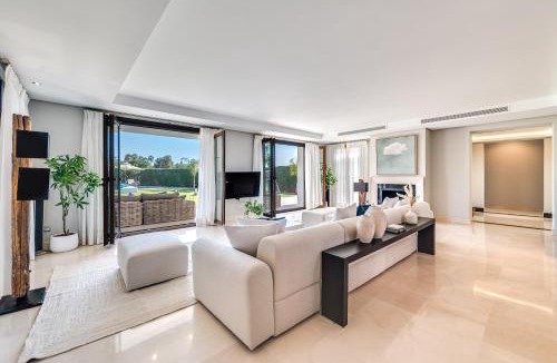 Nueva Andalucia Villa | VACATION MARBELLA I Villa Milka, Frontline Golf, Giant Private Heated Pool, Close to High-end Restaurants, 8min Puerto Banus, Cine Room
