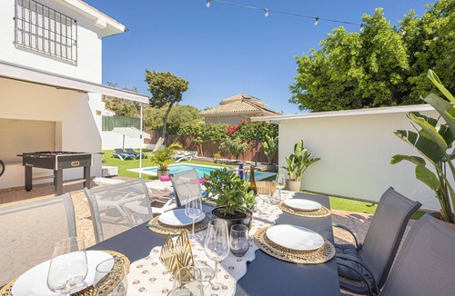 Urbanizacion Pinos Verdes Villa | Villa Caribe Playa, Marbella, Spain