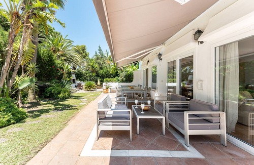 Urbanizacion Marbessa Villa | Villa 'Casa Adelina' with Pool, Garden and Wi-Fi