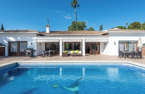 Nueva Andalucia Villa | Villa Casa La Concha- Luxury 6 bed Villa in Marbella, Heated Pool, Mountain View