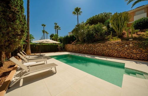 Elviria Apartment | Villa in Elviria, a retreat among palm trees, with private pool and barbecue, Marbella