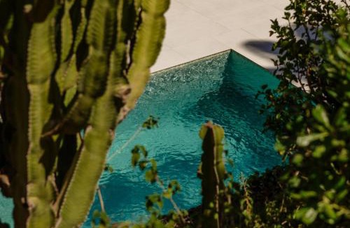 Elviria Villa | Villa in Elviria, a retreat among palm trees, with private pool and barbecue, Marbella