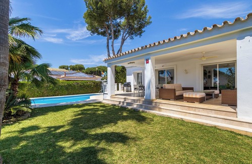 Urbanizacion Hacienda las Chapas Villa | Villa Roco Marbella - 3BDR villa with private pool, covered terrace and sea view