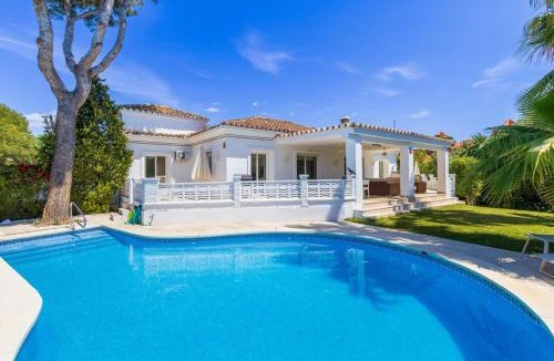 Urbanizacion Hacienda las Chapas Villa | Villa Roco Marbella private pool and sea view