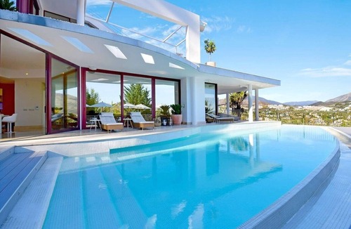 Nueva Andalucia Villa | Villa Suena Blanca - Luxury Sea & Golf Views!