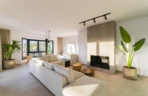 Nueva Andalucia Villa | Villa Vega Luxury Living Premium Features Gym Jacuzzi