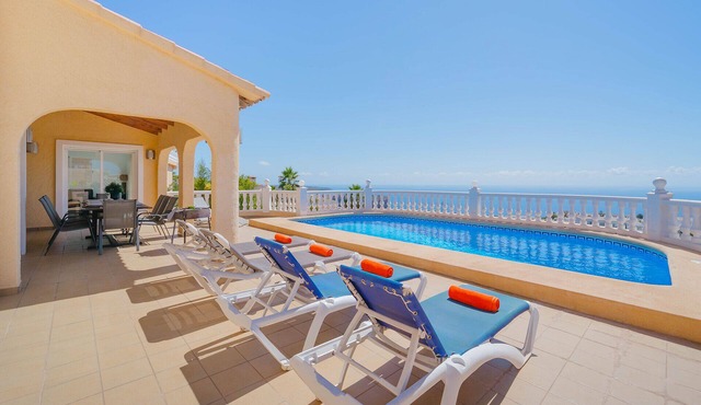 4 Bed Villa with Pool & Spectacular Sea Views