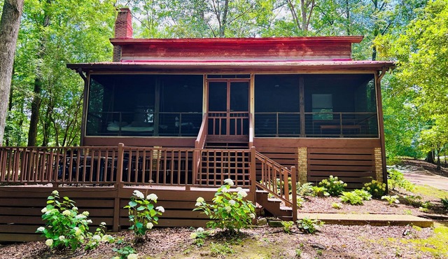 Charming River Cabin Retreat, Sleeps 14, near fishing and hunting + boat parking in Parrish