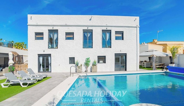 La Casona Luxury 17-Guest Villa, Heated Pool, Jacuzzi & Private Gym Costa Blanca