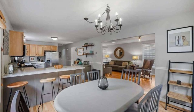 Modern Open Concept 4 Bed 2,5 Bath Mid to LongTerm Private Single Family Home