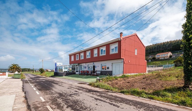 Step into a practically equipped vacation apartment, close to picturesque stretches of coastline and in Muxía