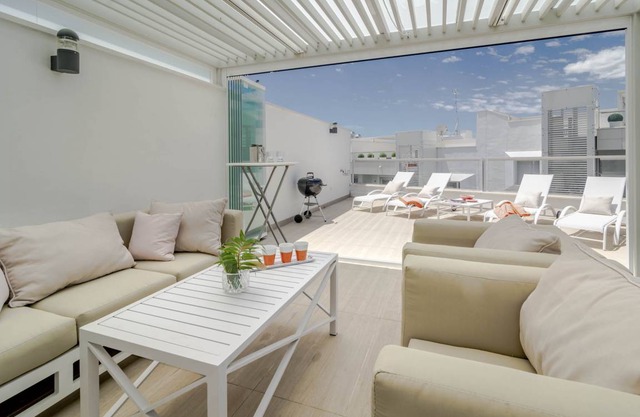 190 m² Apartment ∙ 3 bedrooms ∙ 6 guests