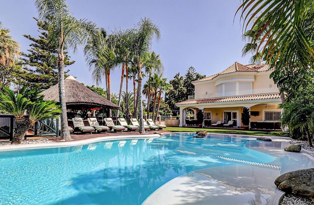 Are you dreaming of an extraordinaire and luxurious vacation on the south coast of Spain?