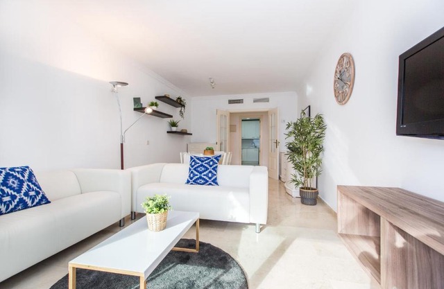 Awesome 2 bedroom Apt with pool and parking in Puerto Banús - RDR197
