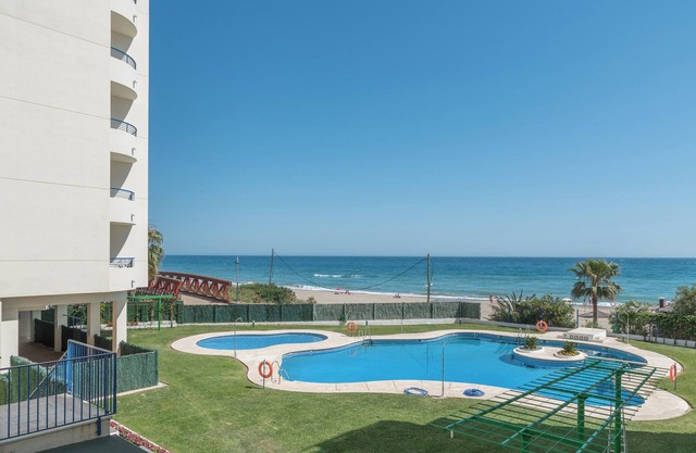Beachfront apartment with WiFi