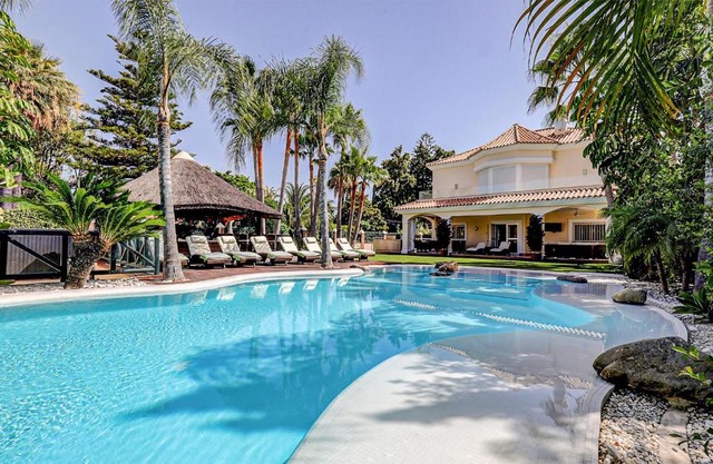 Beautiful Home In Marbella With 6 Bedrooms, Sauna And Indoor Swimming Pool