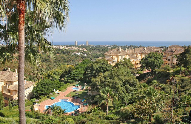 Corner apartment with open terrace and breathtaking free sea view