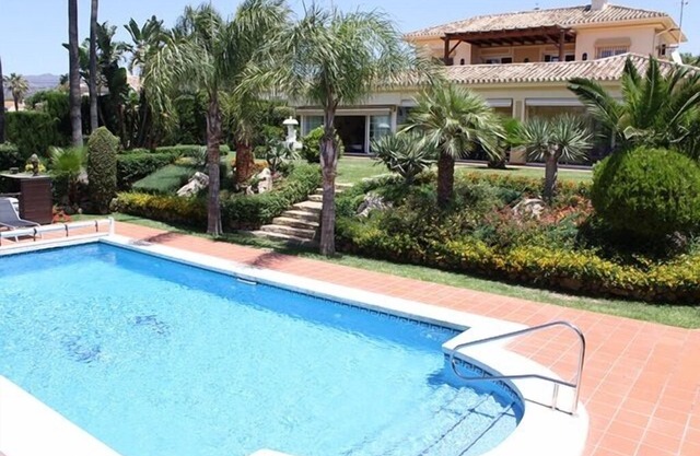 Fantastic villa in Marbesa directly on the beach