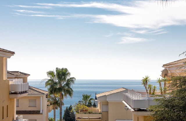First line golf apartment in Cabopino II
