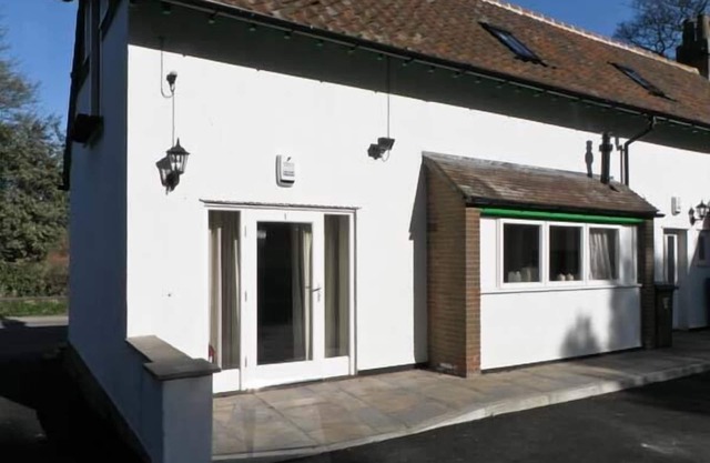 NO. 1 LOW HALL COTTAGES, pet friendly, with a garden in Scalby