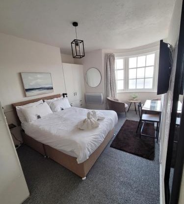 Sea View flat 4 fast WIFI & FREE parking
