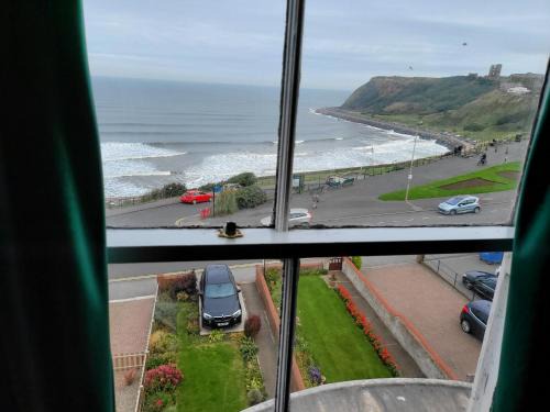 Sea view Penthouse flat 6 with fast WiFi and Free PARKING