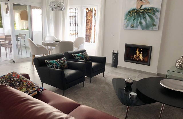 Stylish 2 Bedroom Luxury Apartment in Naranjos Puerto Banus