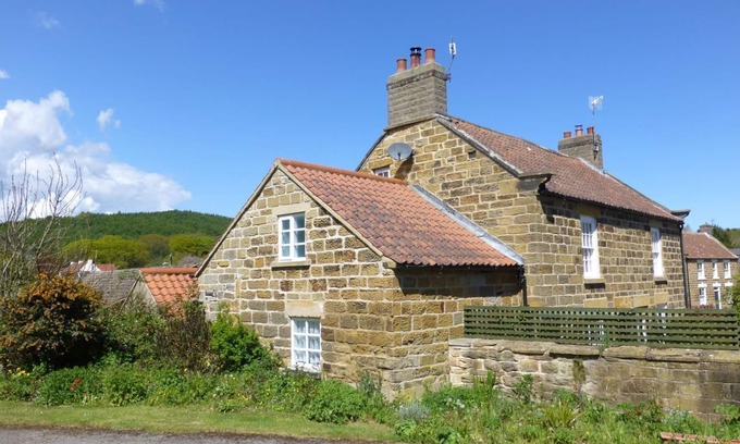 Cloughton Cottage | 1 CHURCH COTTAGES, pet friendly, with open fire in Cloughton