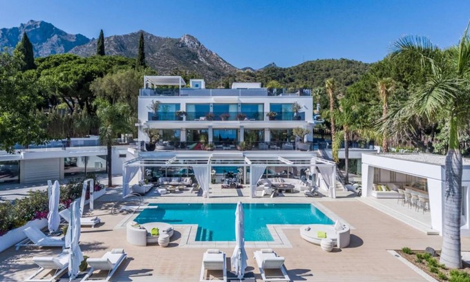 Marbella Villa | 1100 m² Villa ∙ 8 bedrooms ∙ 16 guests