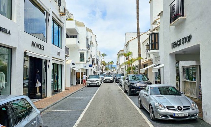 Puerto Banus Apartment | 152 m² Apartment ∙ 3 bedrooms ∙ 6 guests