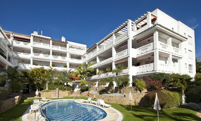 Golden Mile Apartment | 2 bedroom apartment for rent at Las Canas Beach, Marbella golden Mile