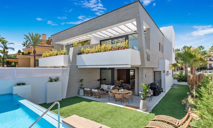 Puerto Banus House | 280 m² House ∙ 5 bedrooms ∙ 10 guests