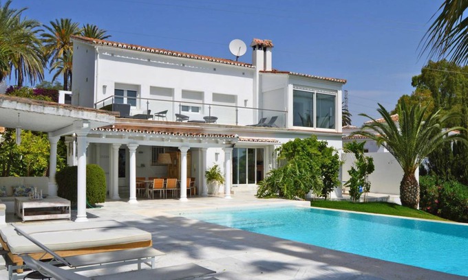 Nueva Andalucia Villa | 300 m² Villa ∙ 5 bedrooms ∙ 10 guests